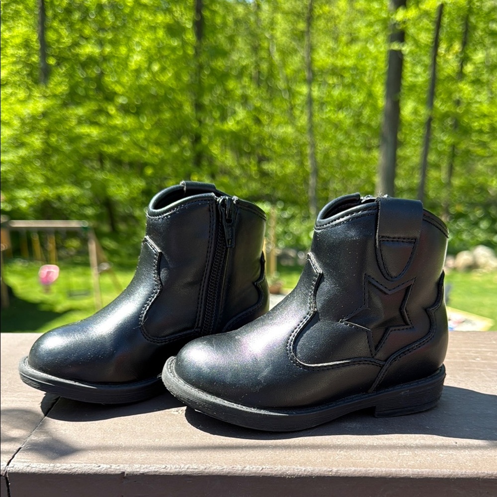 Black Leather Western Ankle Boots with Pull Tabs